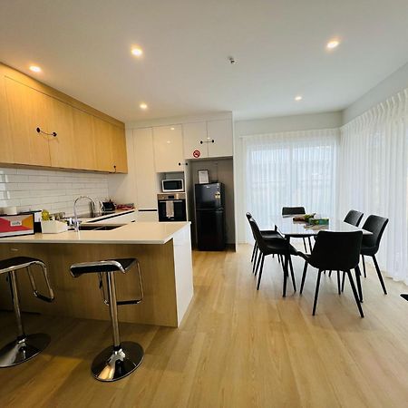 Central Modern 3-Bedroom,3- Bathroom House With Patio And Carpark- Lower Hutt City Centre ภายนอก รูปภาพ