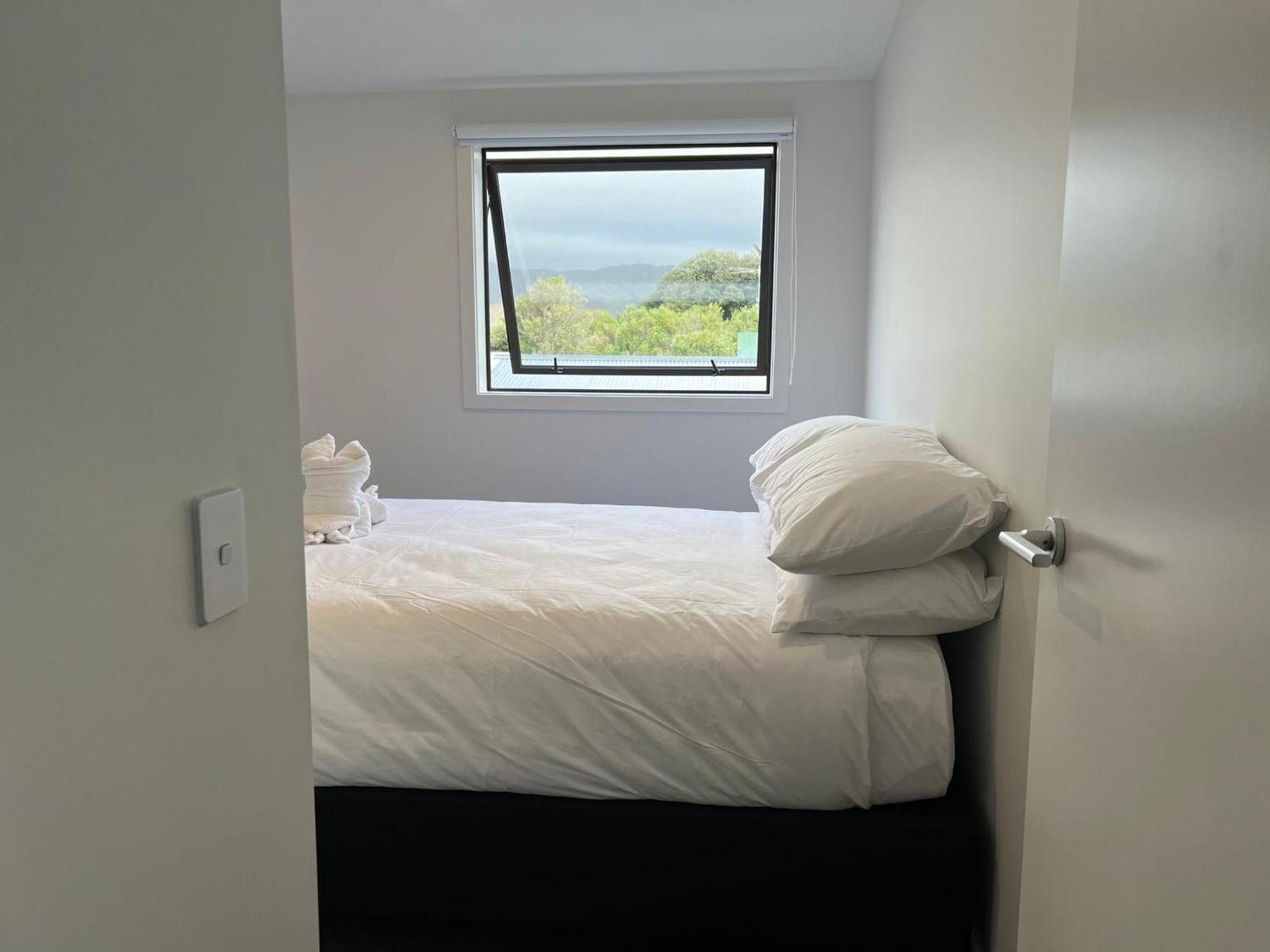 Central Modern 3-Bedroom,3- Bathroom House With Patio And Carpark- Lower Hutt City Centre ภายนอก รูปภาพ