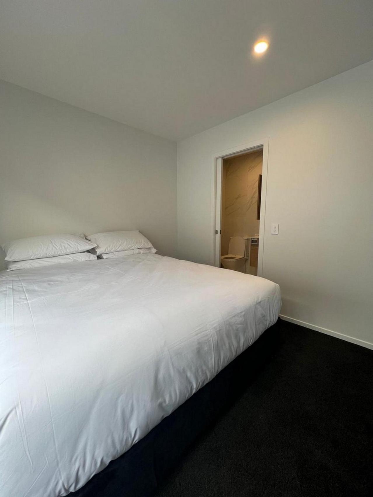 Central Modern 3-Bedroom,3- Bathroom House With Patio And Carpark- Lower Hutt City Centre ภายนอก รูปภาพ