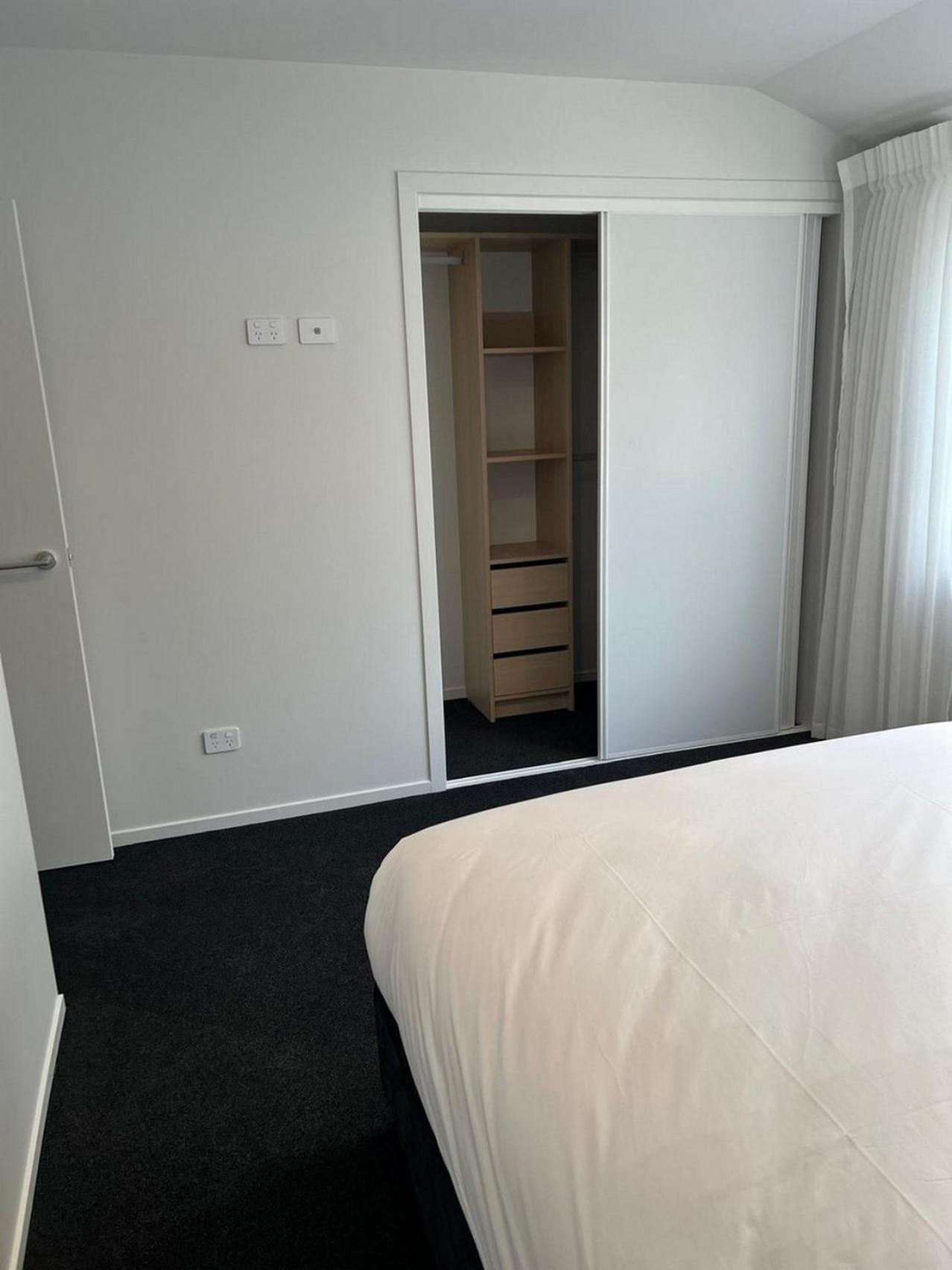 Central Modern 3-Bedroom,3- Bathroom House With Patio And Carpark- Lower Hutt City Centre ภายนอก รูปภาพ