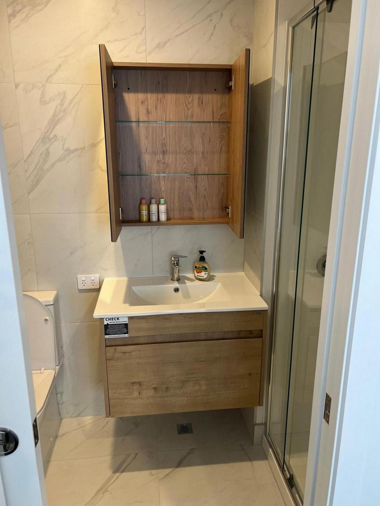 Central Modern 3-Bedroom,3- Bathroom House With Patio And Carpark- Lower Hutt City Centre ภายนอก รูปภาพ