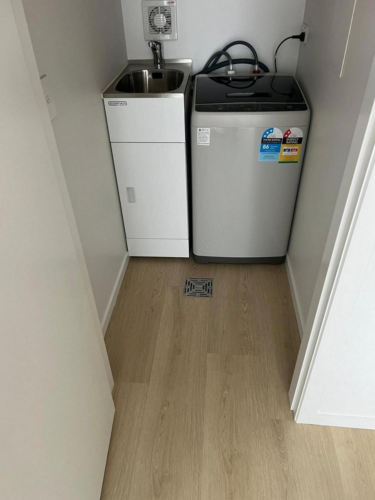 Central Modern 3-Bedroom,3- Bathroom House With Patio And Carpark- Lower Hutt City Centre ภายนอก รูปภาพ