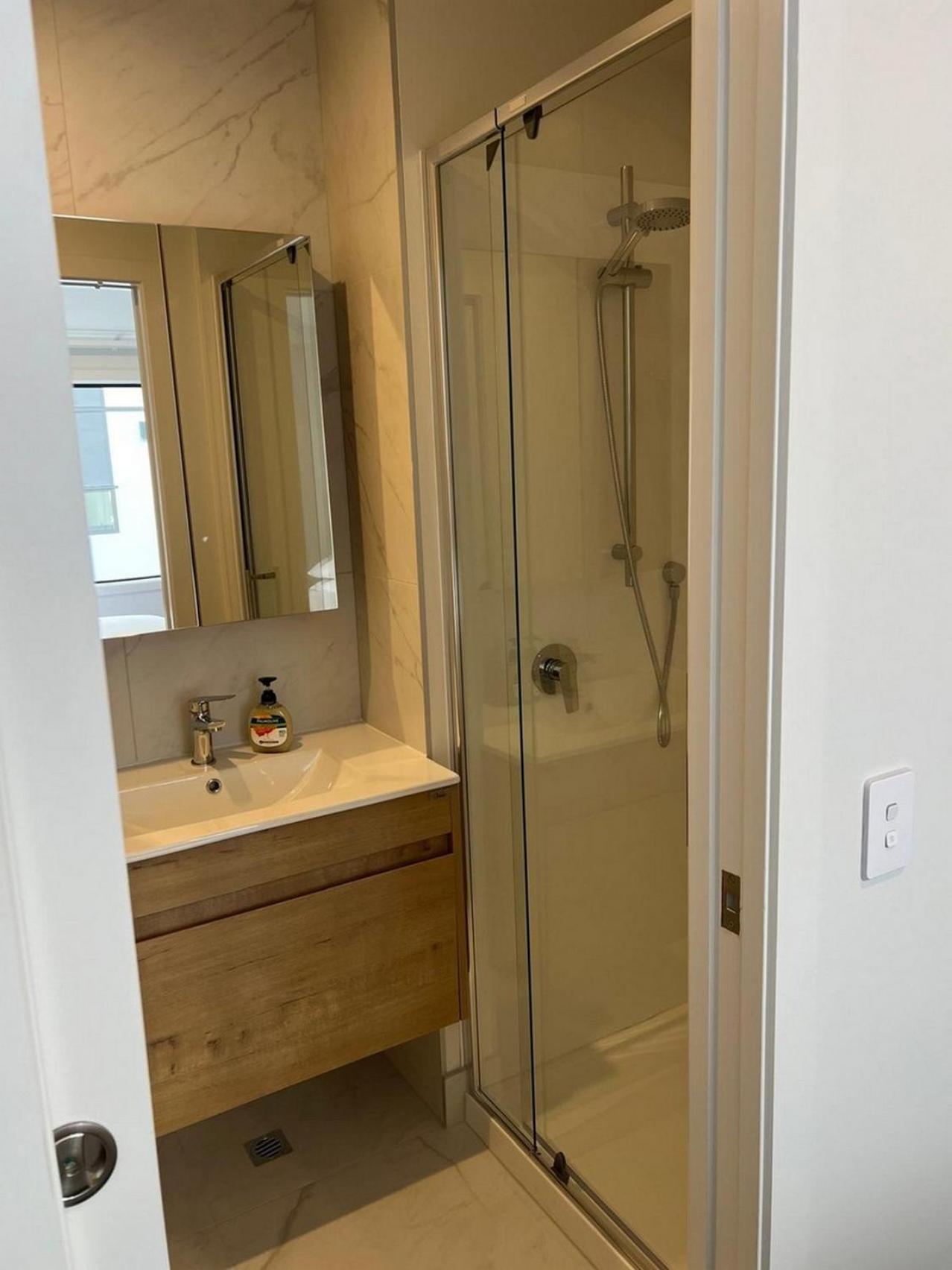 Central Modern 3-Bedroom,3- Bathroom House With Patio And Carpark- Lower Hutt City Centre ภายนอก รูปภาพ
