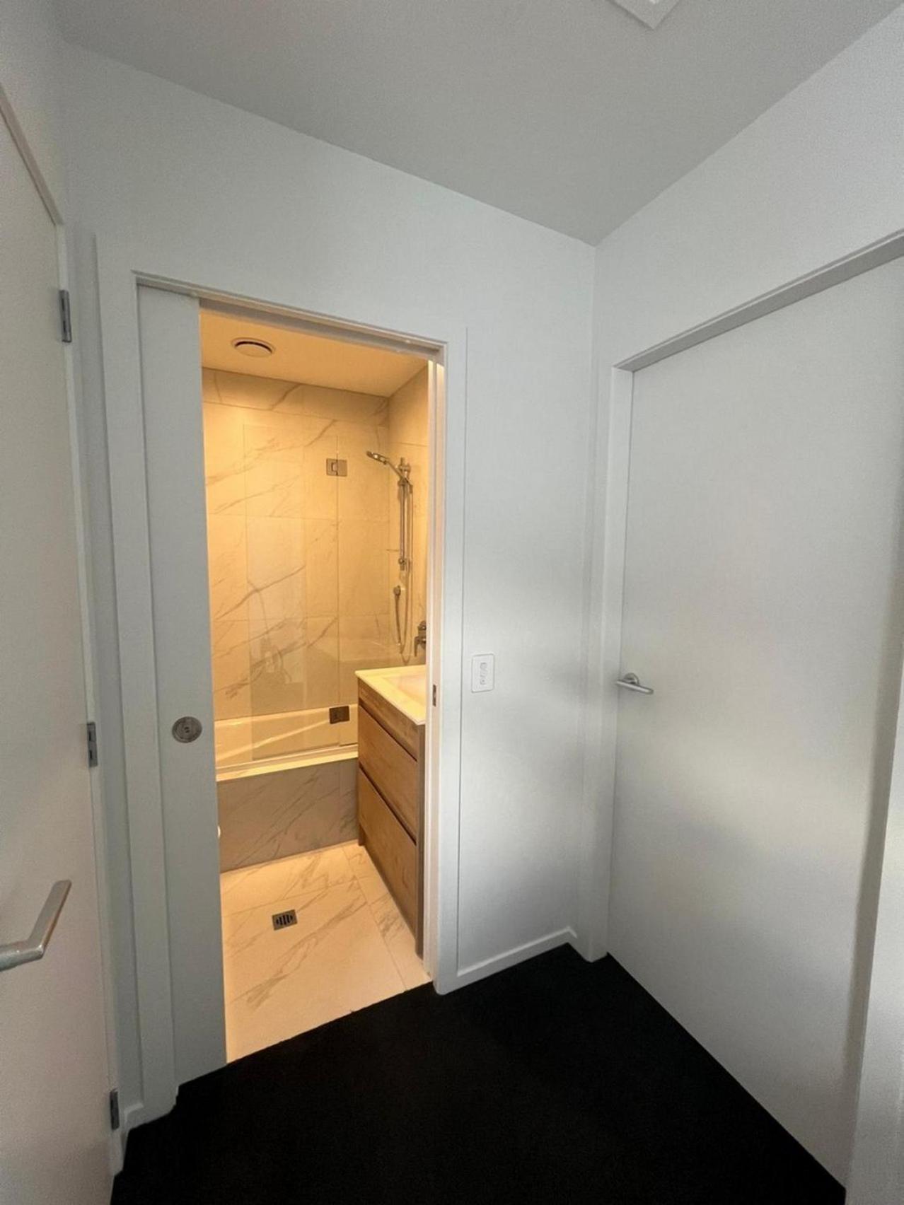 Central Modern 3-Bedroom,3- Bathroom House With Patio And Carpark- Lower Hutt City Centre ภายนอก รูปภาพ