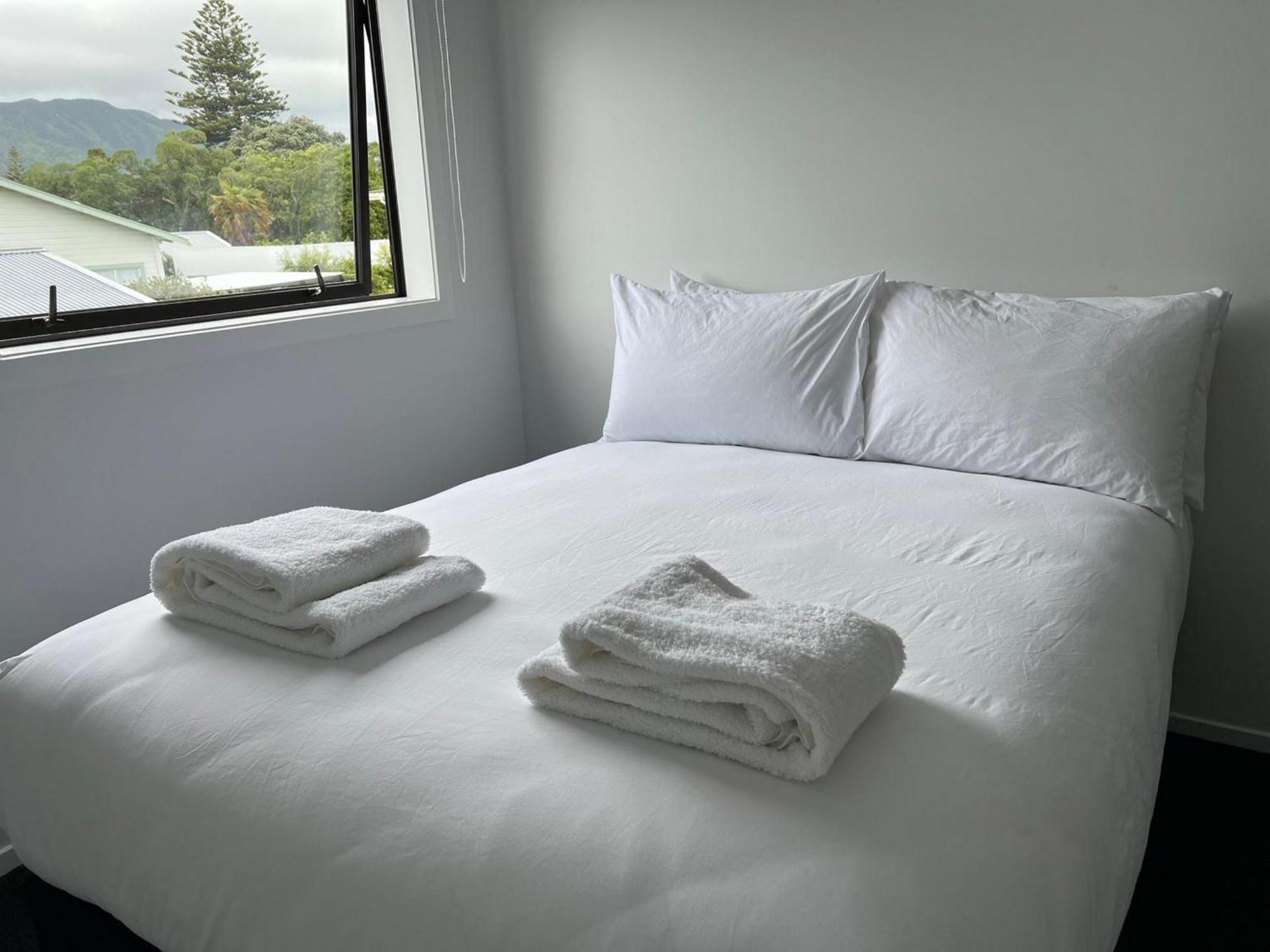 Central Modern 3-Bedroom,3- Bathroom House With Patio And Carpark- Lower Hutt City Centre ภายนอก รูปภาพ
