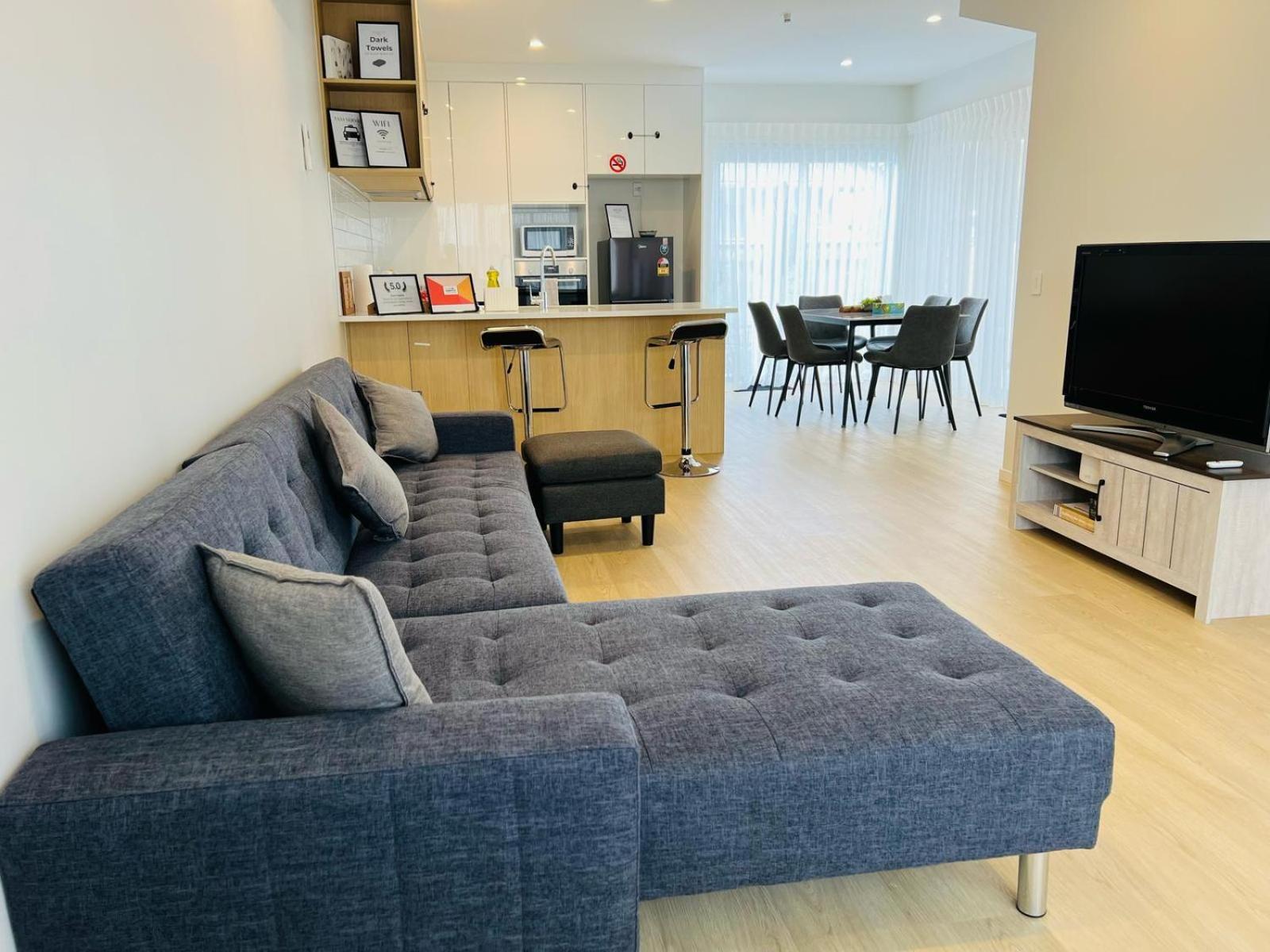 Central Modern 3-Bedroom,3- Bathroom House With Patio And Carpark- Lower Hutt City Centre ภายนอก รูปภาพ